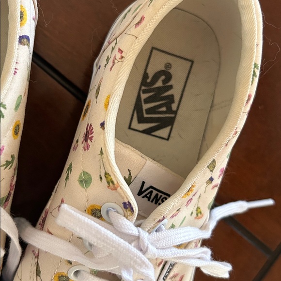 Floral Vans “Off the Wall” Shoes women size 8.5 w/bonus footies - Picture 2 of 5